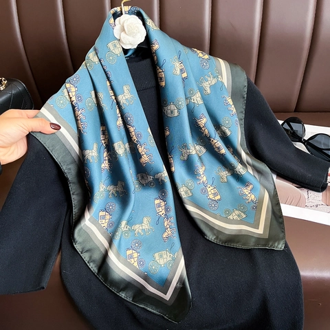 Foulard Quadrato in Raso da Donna Elegante Retro Carrozza Stampa Floreale Sciarpa Leggera Decorativa Fascia per Capelli Accessorio Moda