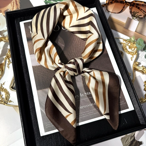 Damen Mode Satin Quadratischer Schal Blattdruck Seidengefühl Bandana Geometrische Streifen Halstuch Für Täglich Party Zubehör