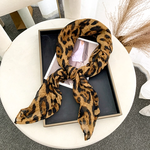 Fashion Leopard Print Square Scarf Bali Yarn Lightweight Retro Animal Pattern Head Scarf Neck Wrap For Women