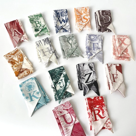Femme Écharpe Étroite Élégante Imprimé Lettres Motif Toile De Jouy Satin Foulard Pour Poignée De Sac Accessoire Cheveux