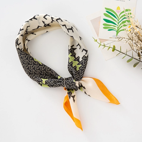 Elegante Foulard Quadrato in Satin con Stampa Geometrica per Donna Modello Vintage Fascia per Capelli Accessorio per Borsa