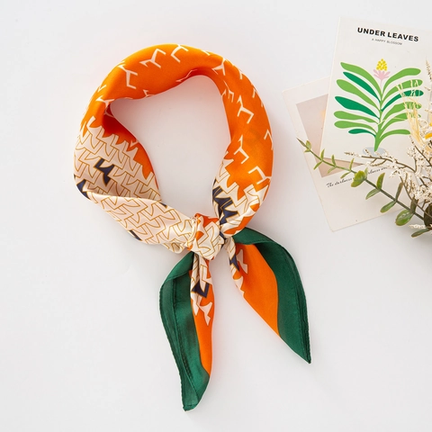 Elegante Foulard Quadrato in Satin con Stampa Geometrica per Donna Modello Vintage Fascia per Capelli Accessorio per Borsa