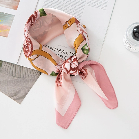 Foulard Quadrato in Raso con Stampa Floreale di Rose Vintage Donna Elegante Accessorio Decorativo per Ufficio e Feste