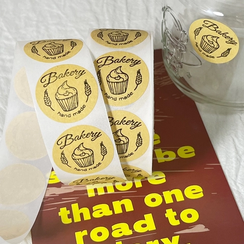 Round Kraft Paper Bakery Hand Made Cupcake Packaging Sealing Labels Stickers For Cake Boxes Food Bags Gift Decor
