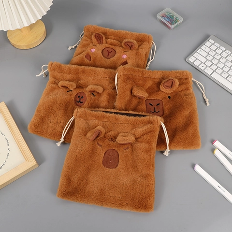 Simpatico Sacchetto a Coulisse in Peluche di Capibara Marrone a Forma di Animale Borsa da Viaggio per Cancelleria Cosmetici Regalo