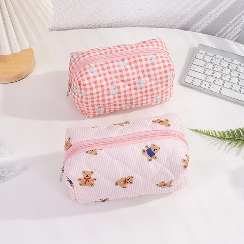 Trousse à Crayons Matelassée Ours Style Ins Pour Filles Grande Capacité Polyester Trousse de Maquillage Avec Fermeture Nœud Papeterie