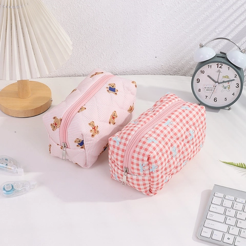 Trousse à Crayons Matelassée Ours Style Ins Pour Filles Grande Capacité Polyester Trousse de Maquillage Avec Fermeture Nœud Papeterie