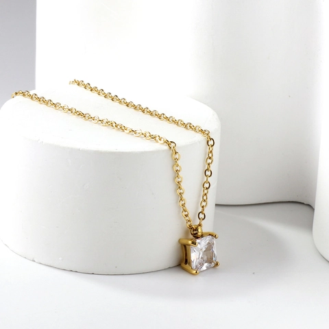 Halskette Mit Quadratischem Zirkonia Anhänger 18K Vergoldeter Edelstahl Minimalistischer Geometrischer Schmuck Für Damen