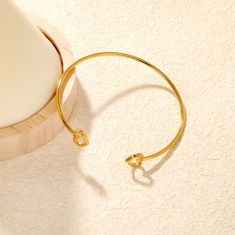 Herzförmiges Armreif Offen 18K Vergoldet Edelstahl Minimalistisch Elegant Luxus Schmuck Für Frauen