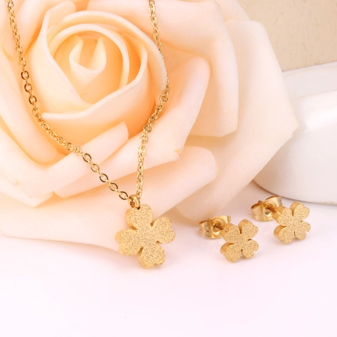 Four Leaf Clover Necklace And Stud Earrings Stainless Steel Frosted Texture Elegant Commuter Jewelry For Women