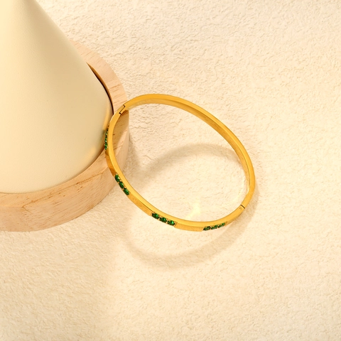 Bracciale Rigido In Acciaio Inossidabile Placcato Oro 18K Con Zircone Verde Cerniera Stile Vintage Lusso Francese Per Donna