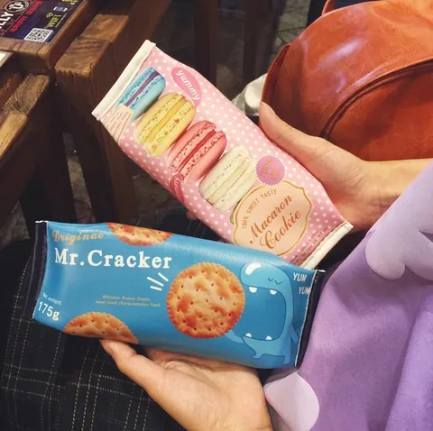 Astuccio a Forma di Confezione Alimentare Creativo Stile Macaron e Cracker in Pelle PU Borsa Porta Cancelleria per Studenti