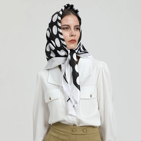 Sciarpa Quadrata Di Moda Raso Di Raso Artificiale Stampa A Pois Righe Nero Bianco Retrò Elegante Per Donne
