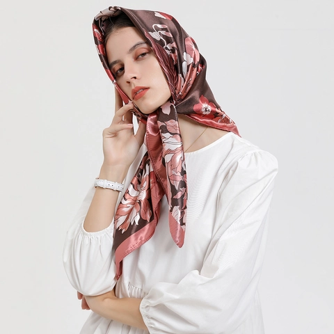 Elegante Sciarpa Quadrata In Raso Stampa Foglie Di Ginkgo Floreale Satin Foulard Per Donna Moda Pendolare Professionale