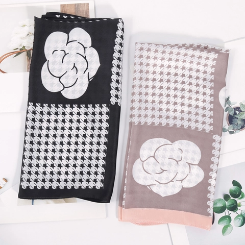 Écharpe Carrée Satin Artificielle Fleur De Camélia Imprimé Pied De Poule Élégante Mode Foulard Femme