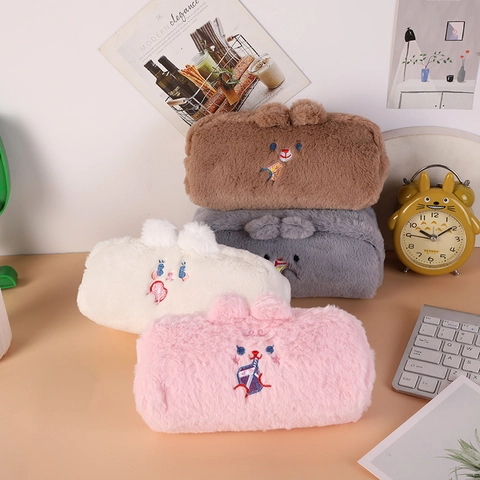 Astuccio In Peluche Orso Ricamo Grande Capacità Pochette Cancelleria Lana D'agnello Cerniera Kawaii Stile Ins Per Ragazze