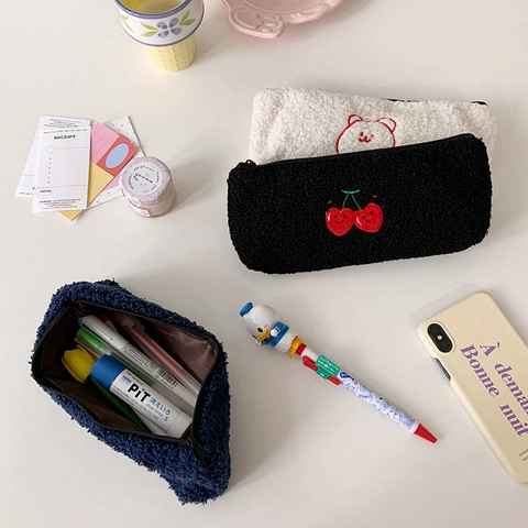 Astuccio In Peluche Grande Capacità Custodia Trucco Sherpa Ricamo Ciliegia Orso Organizzatore Cancelleria Per Studenti