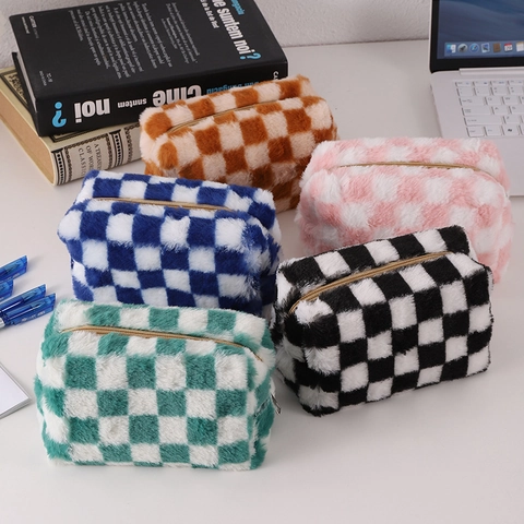 Astuccio in Peluche a Scacchiera Grande Capacità Borsa da Trucco Morbida Pelliccia Sintetica Custodia Chiusura a Cerniera Scuola Ufficio Borsa di Cancelleria