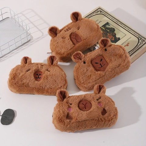 Simpatico Astuccio in Peluche a Forma di Capibara Astuccio per Cancelleria a Forma di Maialino d'Acqua a Grande Capacità per Studenti