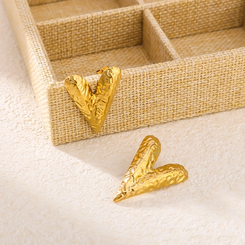 Hammered Heart Stud Earrings 18K Gold Plated Stainless Steel V Shaped Textured Minimalist Jewelry For Women