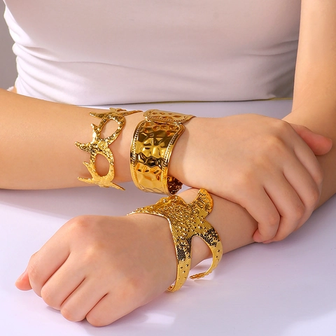 18K Gold Plated Stainless Steel Open Cuff Bracelet For Women Bohemian Starfish Butterfly Hammered Texture Arm Ring