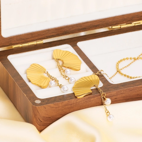 Orecchini In Acciaio Inossidabile A Forma Di Foglia Di Ginkgo E Collana A Doppio Strato Con Perla Artificial Bianca Elegante Per Donna
