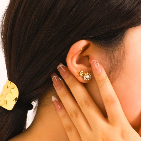 Pendientes De Botón De Acero Inoxidable Con Perla Artificial Y Diamantes De Imitación Forma De Fleur Hipoalergénico Chapado En Oro De 18K Para Mujer