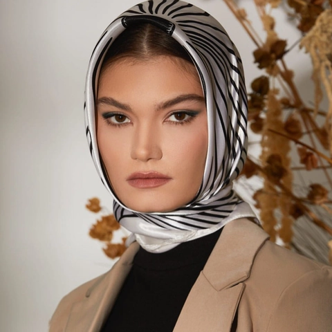 Foulard Quadrato In Raso Raso Sintetica Premium Stampa A Righe Moda Accessorio Da Collo Per Donne Stile Elegante