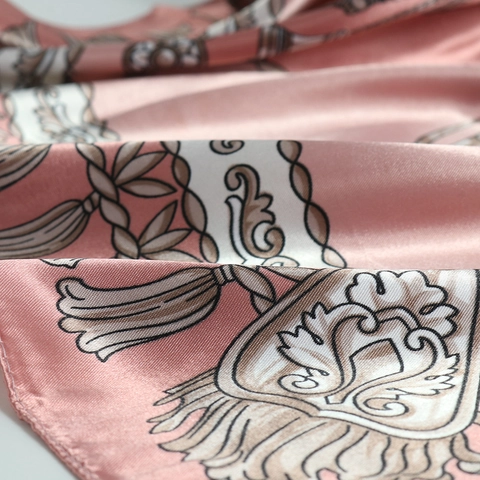 Women Elegant Satin Imitation Satin Square Scarf Classic Baroque Carriage Print Retro Decorative Shawl Headscarf