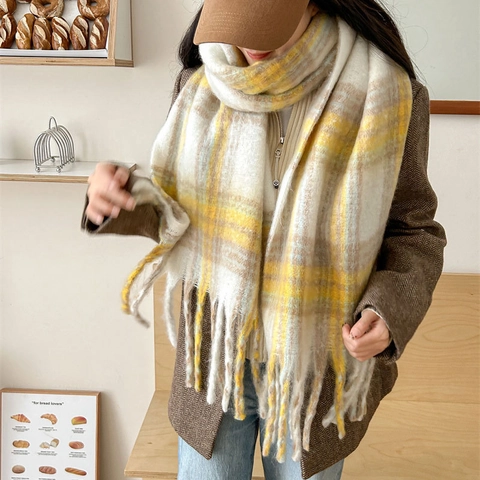 Women Winter Thickened Warm Plaid Scarf With Fringes Soft Mohair Texture Maillard Style Retro Check Pattern Wrap