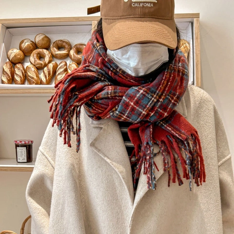 Sciarpa Classica a Quadri con Nappine da Donna Calda Invernale Stile Vintage Preppy Scialle Lungo Regalo di Natale