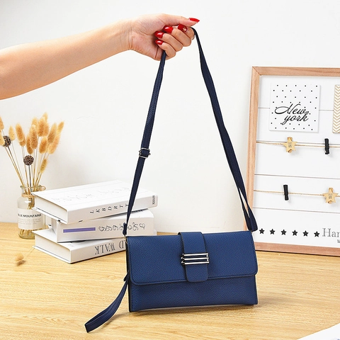 Long Portefeuille pour Femmes Pochette en Cuir PU Grainé Étui de Téléphone Avec Dragonne Décor de Barre en Métal Sac Enveloppe