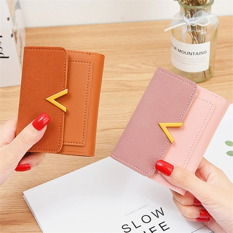 Women Short Wallet Frosted PU Leather Tri-fold Card Holder With Metal V-Buckle Elegant Compact Purse For Ladies Students