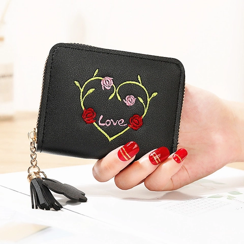 Mini Portefeuille Femme Broderie Cœur Petit Porte Monnaie en Cuir PU avec Fermeture Éclair Gland et Charme de Fleur