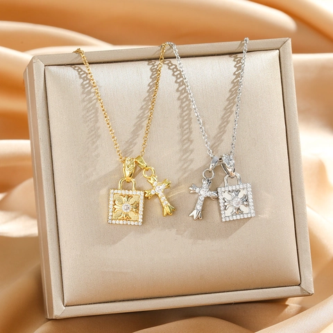 Collana Con Doppio Ciondolo Acciaio Al Titanio Rame Zirconia Croce Serratura Quadrata Con Strass Stile Gotico Di Lusso Per Donna