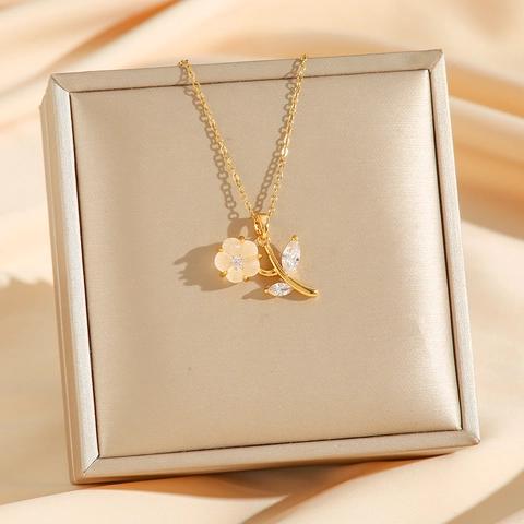 Elegant Peach Blossom Flower Pendant Necklace Titanium Steel With Zircon Leaf Fairy Style Clavicle Chain For Women