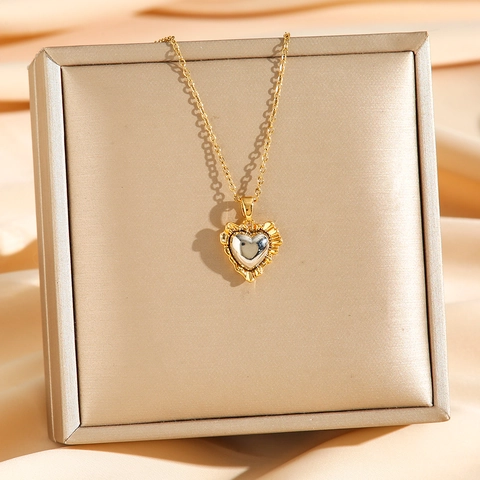 Collar Con Colgante De Corazón Acero De Titanio Bicolor Oro Plata Borde Plisado Joyería Retro Para Mujeres