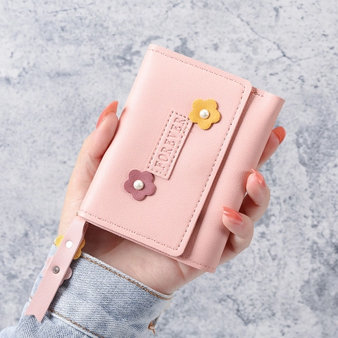 Damen PU-Leder Kurz Dreifach Gefaltete Brieftasche Mit 3D-Blume Perlenimitat Forever Label Litschi-Muster Münzbörse Kleiner Kartenhalter