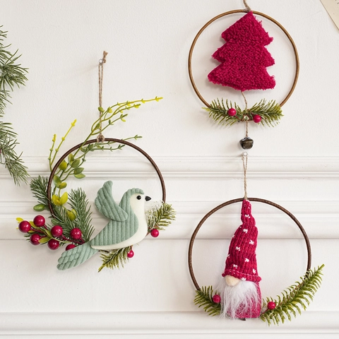 Ornements Couronne Noël Suspendus Gnome Oiseau Étoile Arbre En Peluche Aiguilles Pin Baies Rouges Cloche Décor Porte Murale