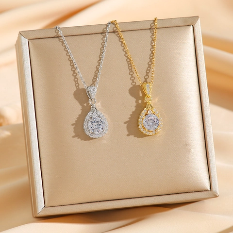Teardrop Pendant Necklace Titanium Steel With Sparkling Rhinestone Luxury Elegant Jewelry For Women Clavicle Chain