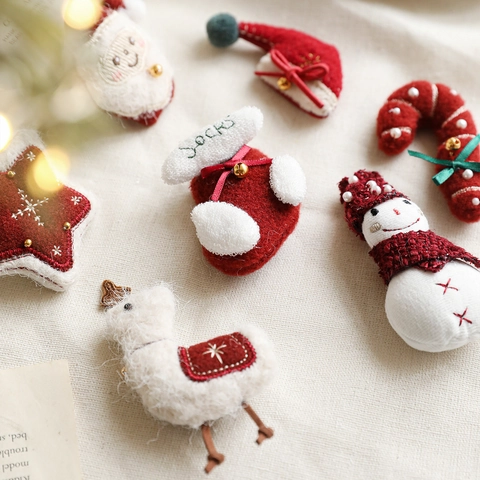 Plush Felt Christmas Tree Decorations Hanging Ornaments With Golden Bells Satin Bows For DIY Holiday Decor Santa Snowman Star Socks Candy Cane Apple