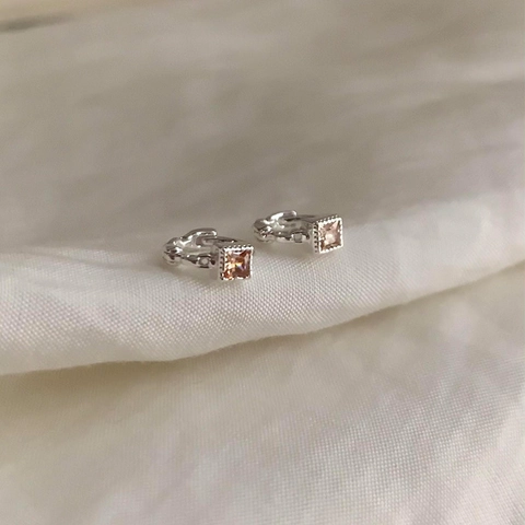 Orecchini A Cerchio Huggie Con Zircone Quadrato In Rame Gioielli Geometrici Con Perno In Argento Per Donna