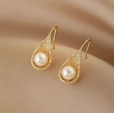 Kunstparel Hang oorbellen Voor Dames Koper Geweven Maas Druppel Hol Ontwerp Vintage Elegante Sieraden