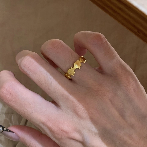 Anello Aperto Piccolo Elefante Rame Oro Spazzolato Bordo Ondulato Zircone Design Di Nicchia Gioielli Regolabili Per Donna