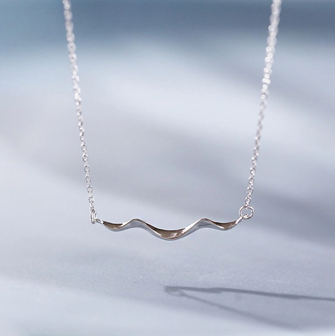 Minimalistische Wellen-Anhänger-Halskette Aus Versilbertem Kupfer Elegante Schlüsselbeinkette Geometrischer Schmuck