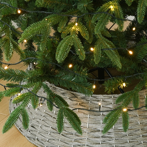 Luxury Green Artificial Christmas Tree With Warm LED Lights And Woven Basket Base Dense Pine Xmas Tree For Holiday Decoration