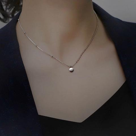 Lucky Graviert Rund Scheibe Anhänger Halskette Asymmetrische Kugel Schlangenkette Versilbertes Kupfer Minimalistischer Schmuck