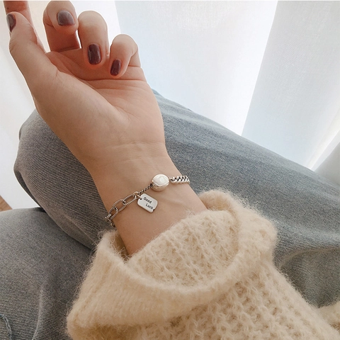 Retro Gespleißtes Kettarmband Mit Good Luck Rechteckiger Platte Rundem Anhänger Minimalistischer Versilberter Schmuck
