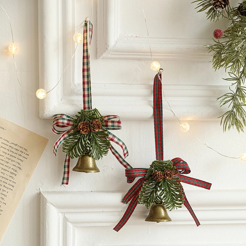 Ornamento Appeso Campana Di Natale Retro Ferro Metallo Con Fiocco In Tessuto Quadri Pigne Aghi Per Decorazione Festiva Casa