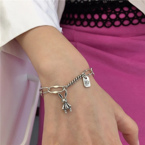 Koreanisches Retro Distressed Versilbertes Kupferarmband Mit Kaninchen Anhänger Und Glücksbuchstaben Tag Für Damen